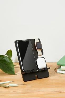 Alternative view of Typo Collapsible Tech Hub