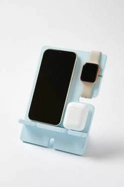 Typo Collapsible Tech Hub