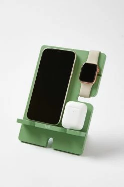 Typo Collapsible Tech Hub